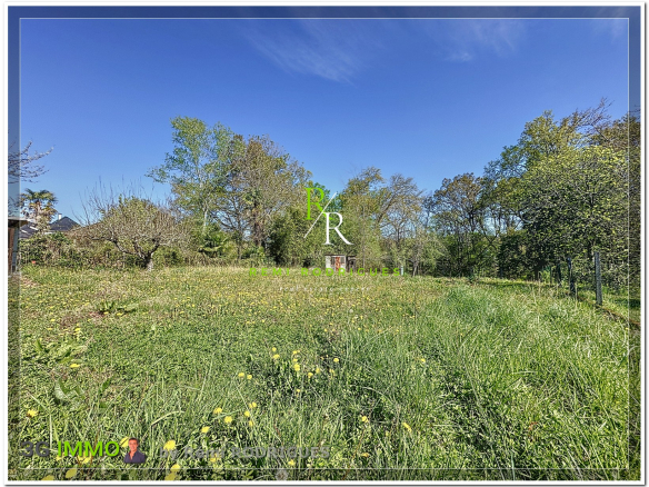 LESCAR, Terrain constructible de 2178m², à pied du collège Simin Palay