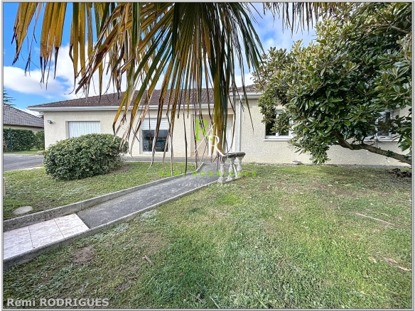 🏡 Nouvelle opportunité à Arzacq : Maison familiale pleine de possibilités ! 🌟