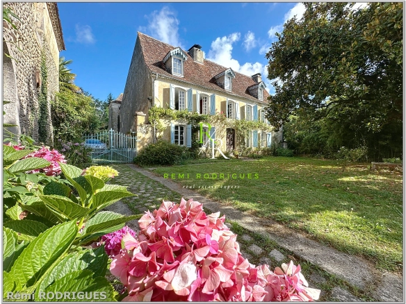Maison de maître pleine de charme – 325 m² habitables + dépendances – Parc de 1,2 ha – Secteur Arzacq / Thèze