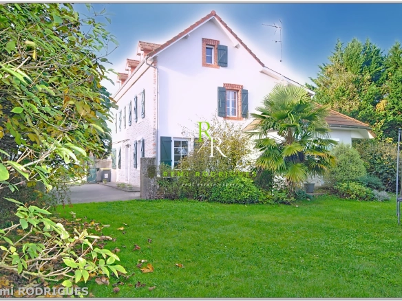 🏡 À vendre : Maison en pierre rénovée – proche Pau / Lescar / Mazerolles ✨