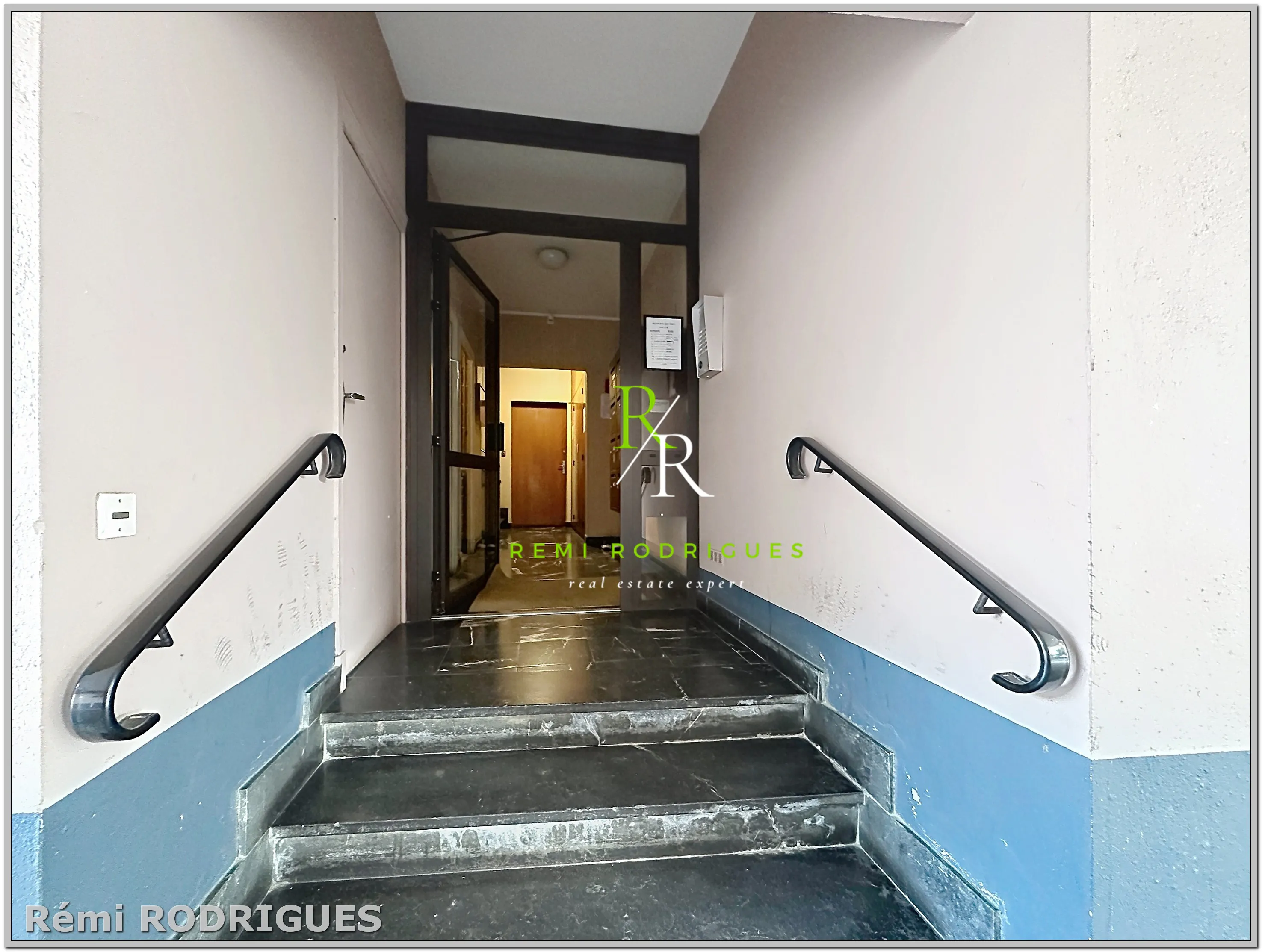 8 Pau, Apt T2 avec place de parking en sous-sol