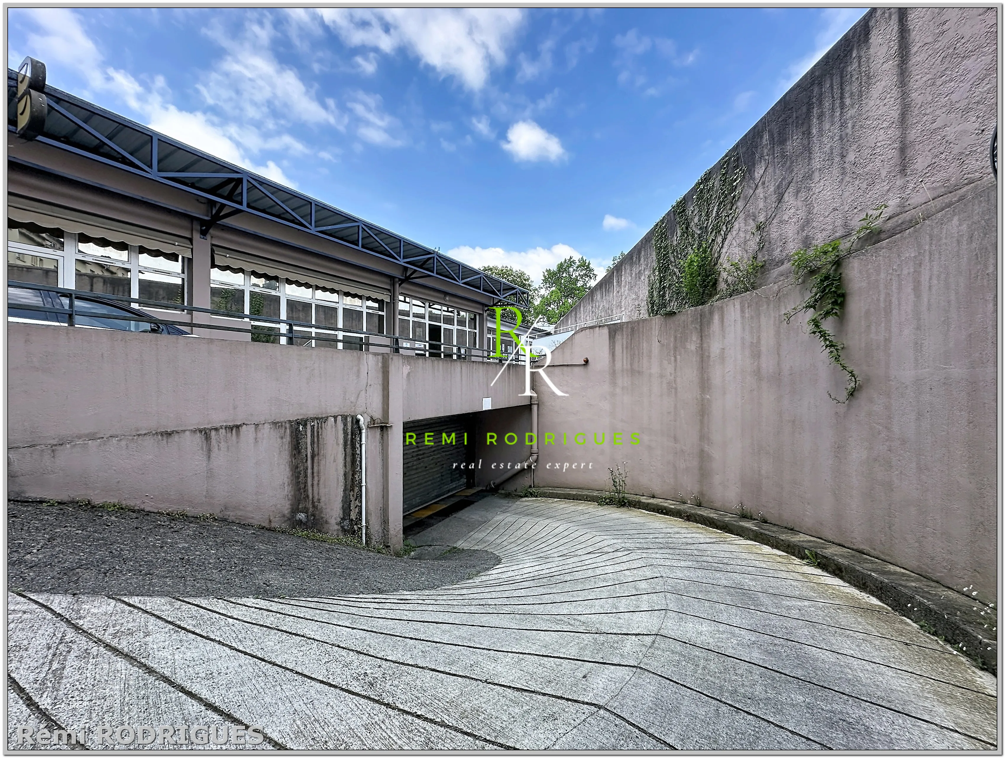 9 Pau, Apt T2 avec place de parking en sous-sol
